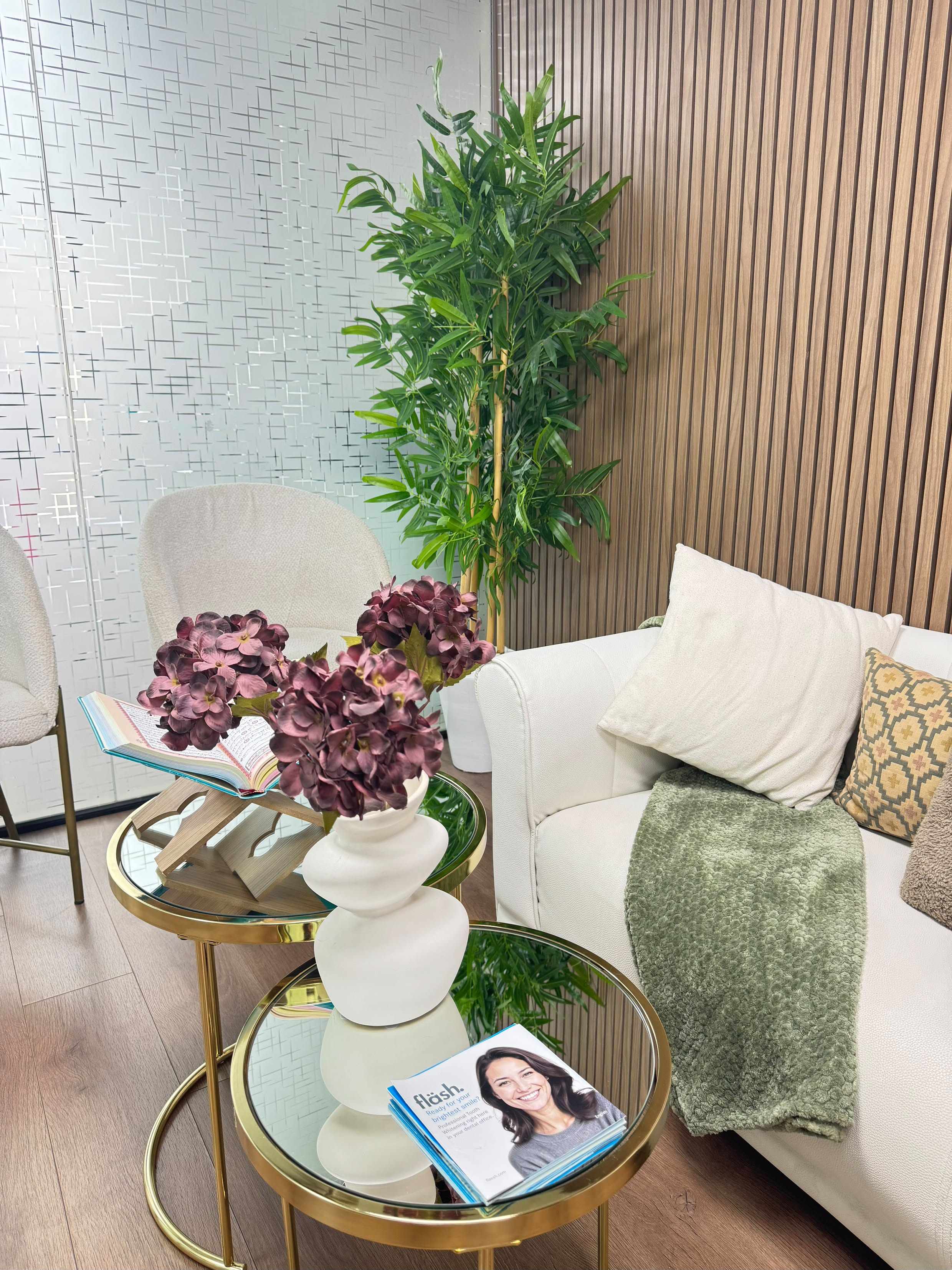 L’espace d’attente — HB Dental Center
